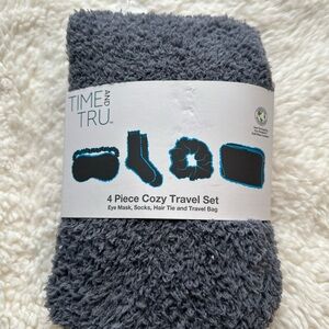 Time and Tru Women's Cozy Travel Set, 4-Piece gray  Eye Mask Socks Hair Tie Bag